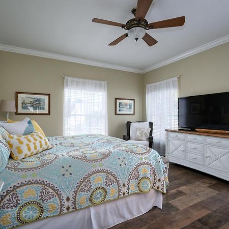 Hibiscus Hideaway Condo Walk To Historic Bridge St Bradenton Beach Exterior photo
