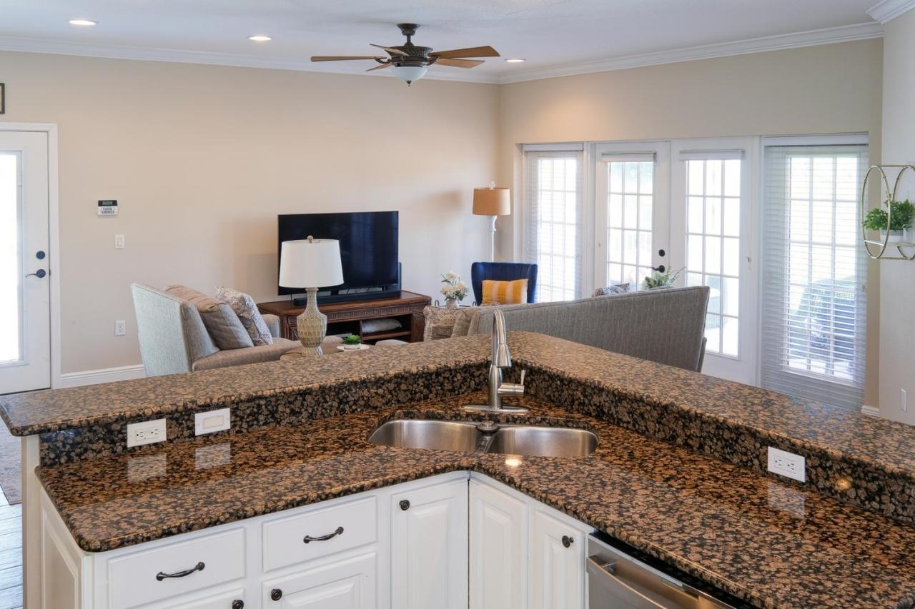 Hibiscus Hideaway Condo Walk To Historic Bridge St Bradenton Beach Exterior photo