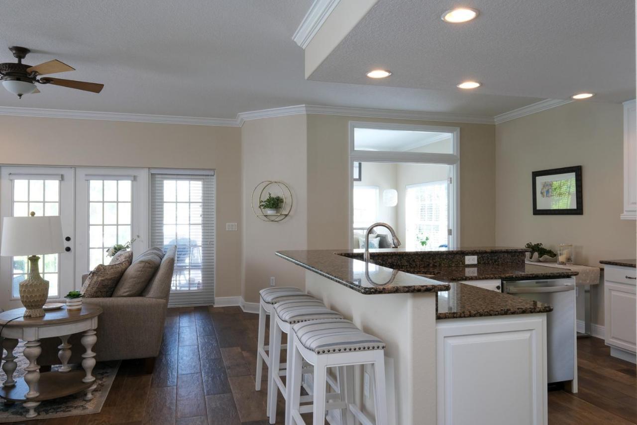 Hibiscus Hideaway Condo Walk To Historic Bridge St Bradenton Beach Exterior photo